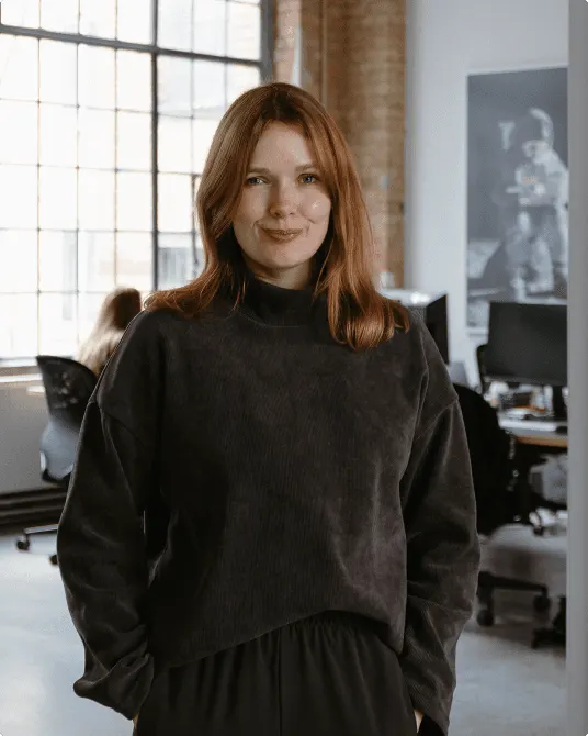 Portrait of Alina Vennekötter, psychologist and Lead for People and Organisation Development at DAYONE.